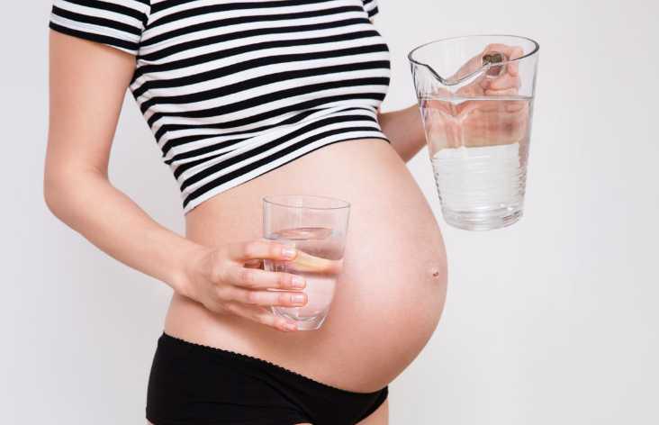 初期孕妇能喝苏打水吗(孕妇喝水有讲究饮水指南)