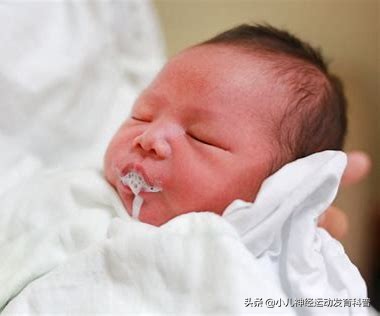 新生儿溢奶(新生儿溢奶的原因及护理方法) 新生儿溢奶(新生儿溢奶的原因及护理方法)