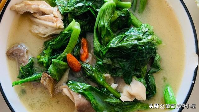 孕妇鸡汤(孕期食补靓汤做法) 孕妇鸡汤(孕期食补靓汤做法)