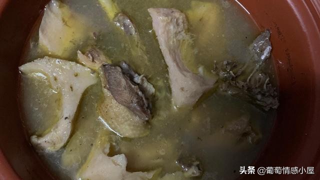 孕妇鸡汤(孕期食补靓汤做法) 孕妇鸡汤(孕期食补靓汤做法)