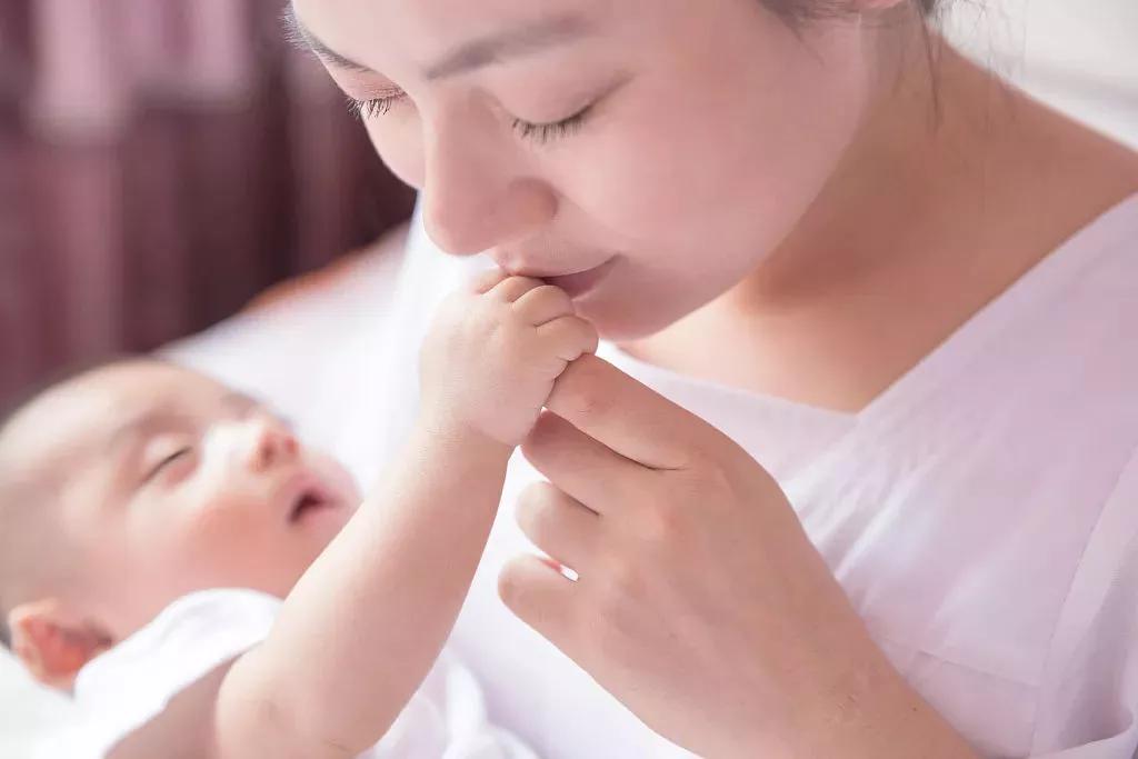 新生儿便血(宝宝大便带血是怎么了) 新生儿便血(宝宝大便带血是怎么了)