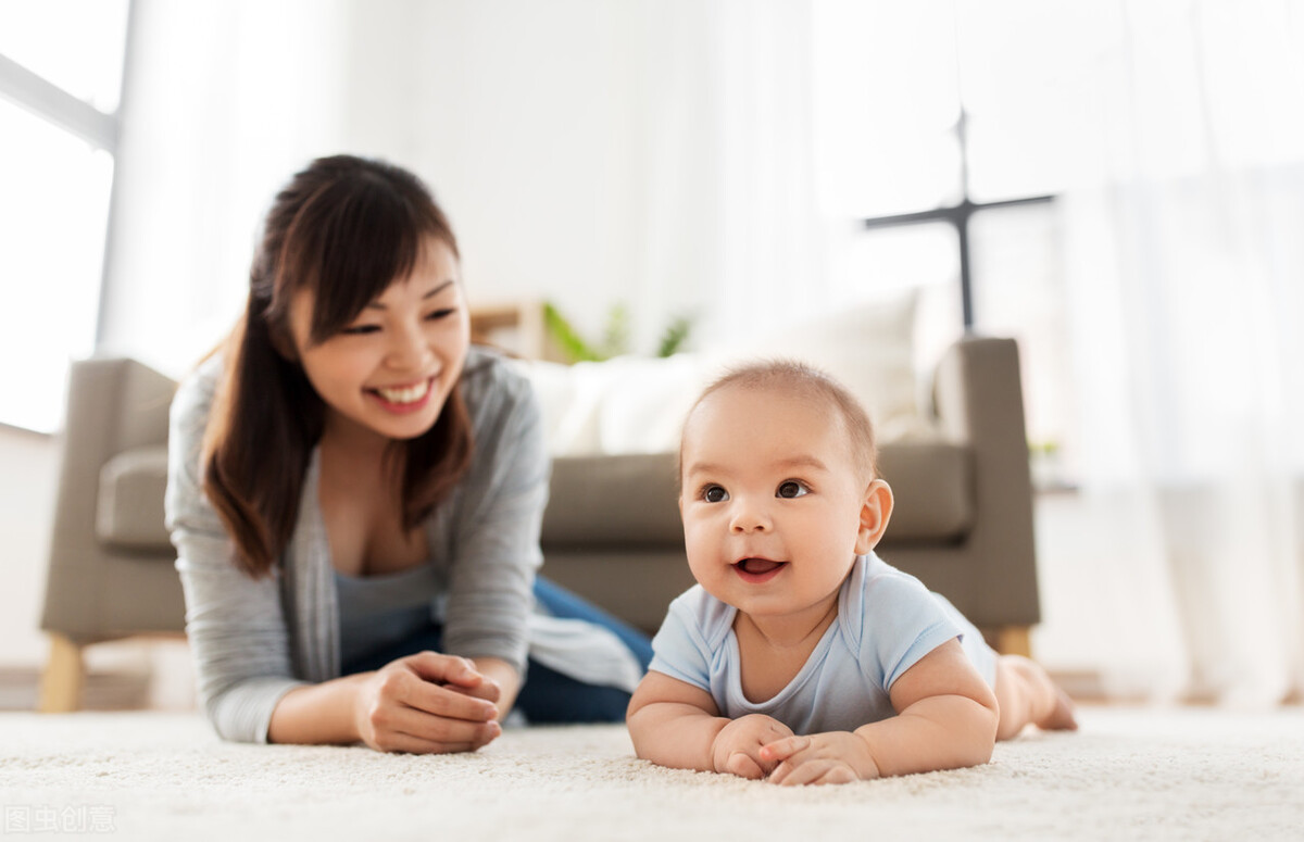 新生儿翻身(宝宝几个月会翻身) 新生儿翻身(宝宝几个月会翻身)