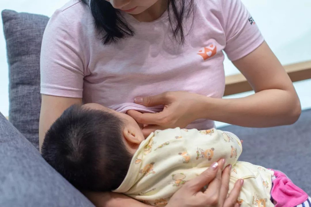 新生儿奶泡(小宝宝嘴唇起奶泡新手妈这么处理更妥当) 新生儿奶泡(小宝宝嘴唇起奶泡新手妈这么处理更妥当)