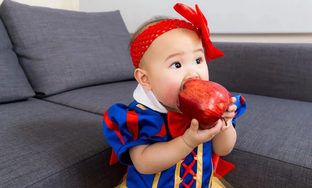 幼儿吃手(孩子总爱吃手怎么办) 幼儿吃手(孩子总爱吃手怎么办)