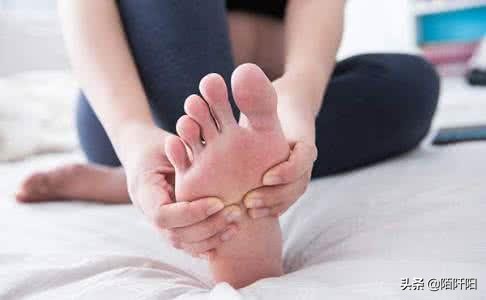 孕妇腿抽筋(孕期腿抽筋是怎么回事呢) 孕妇腿抽筋(孕期腿抽筋是怎么回事呢)