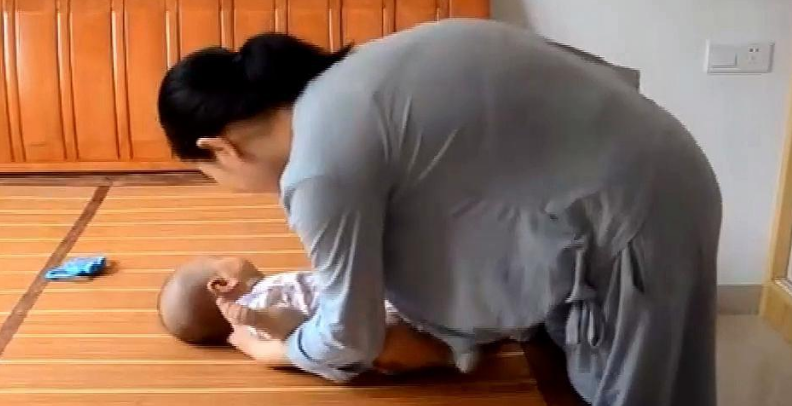 新生儿抬头(新生儿抬头早晚的区别) 新生儿抬头(新生儿抬头早晚的区别)