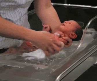 新生儿沐浴(新生儿洗澡需要注意哪些问题) 新生儿沐浴(新生儿洗澡需要注意哪些问题)